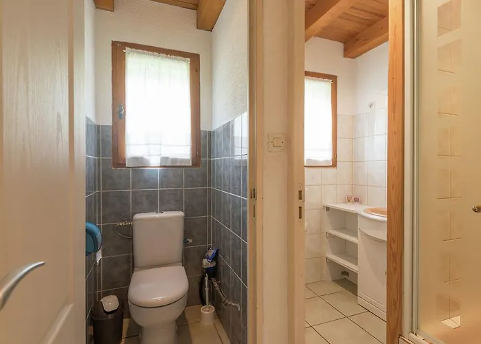 Chalet In Close To Ski Slope 木屋 *